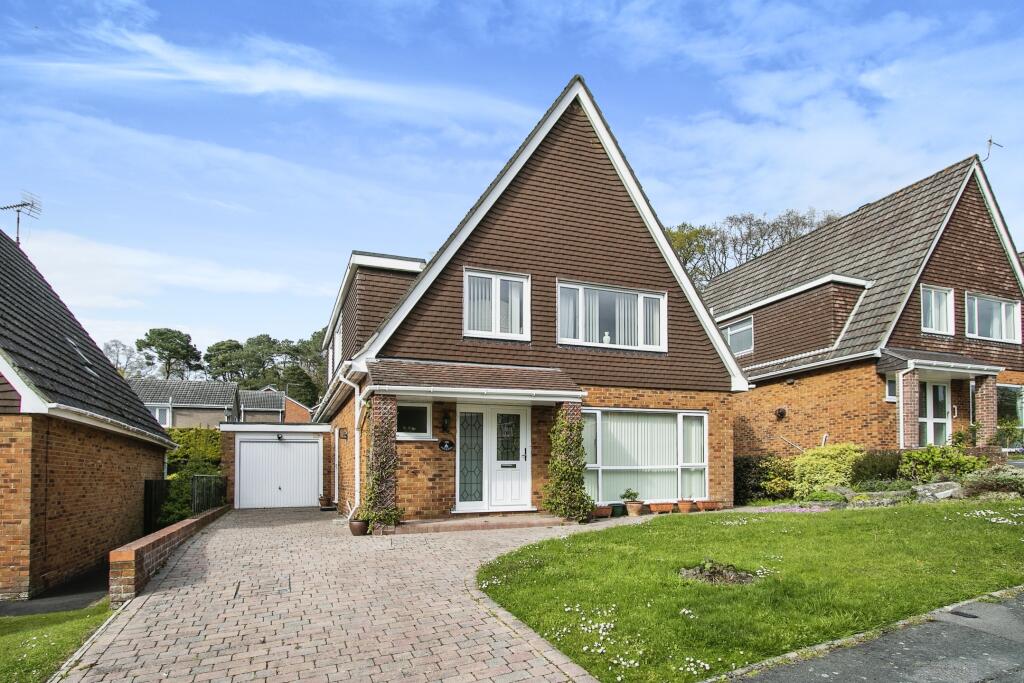 3 bedroom detached house for sale in Felton Road, Poole, Dorset, BH14