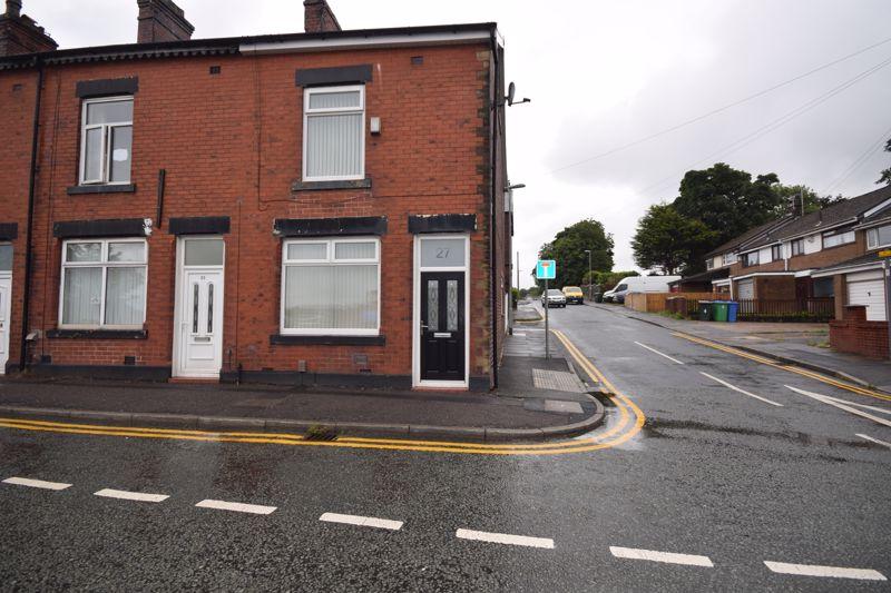 3 bedroom end of terrace house for sale in Green Lane, Heywood, OL10