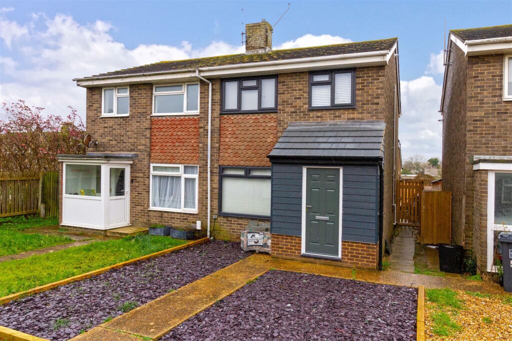 3 bedroom semidetached house for sale in Newtimber Avenue, GoringBy