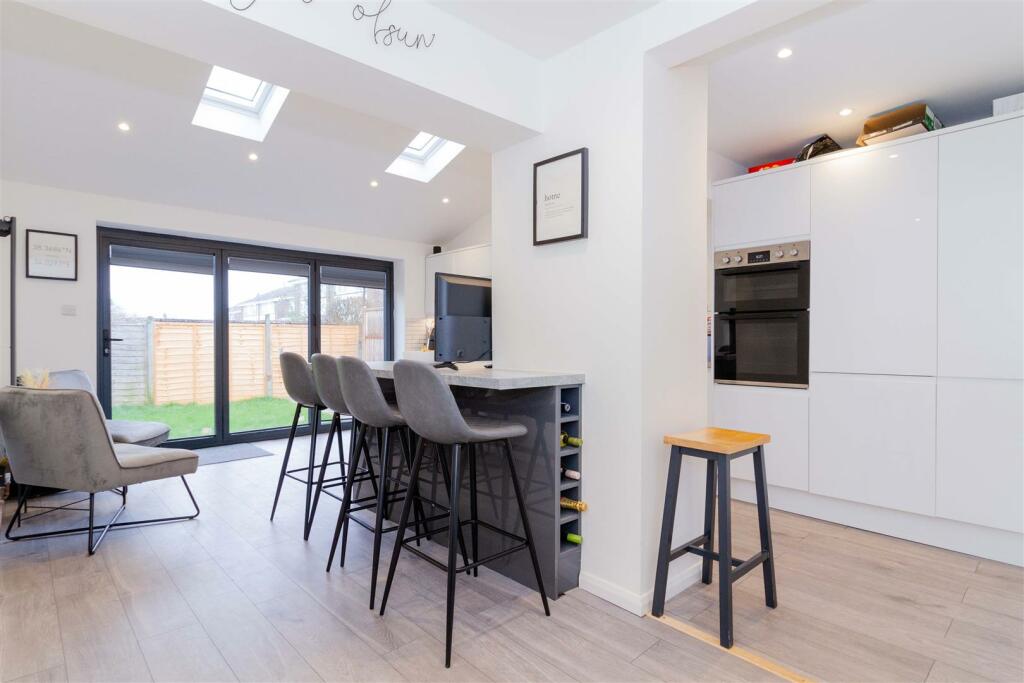 3 bedroom semidetached house for sale in Newtimber Avenue, GoringBy