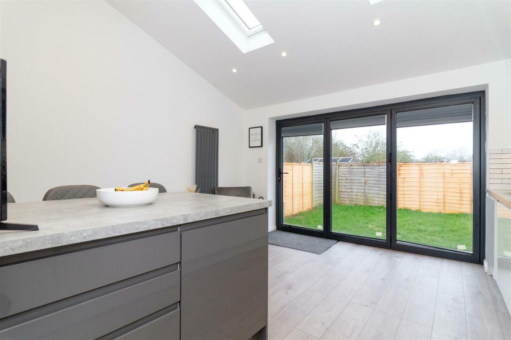 3 bedroom semidetached house for sale in Newtimber Avenue, GoringBy