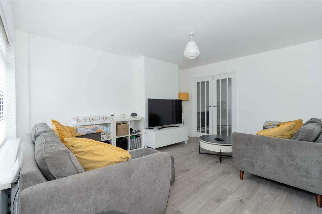 3 bedroom semidetached house for sale in Newtimber Avenue, GoringBy