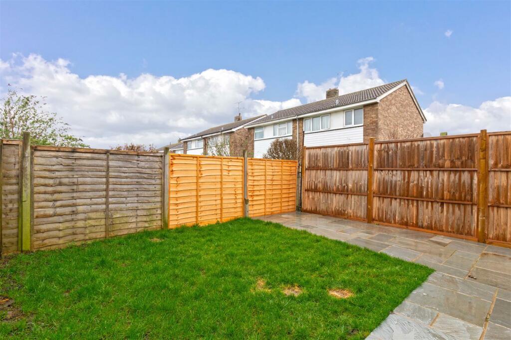 3 bedroom semidetached house for sale in Newtimber Avenue, GoringBy