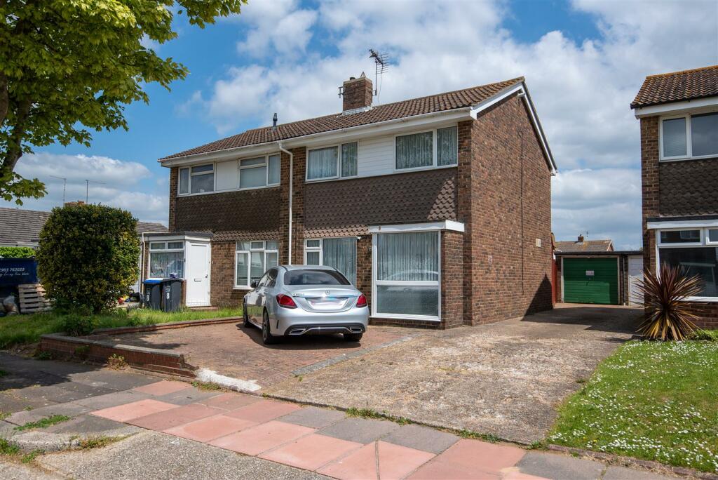 3 bedroom semidetached house for sale in Boxgrove, GoringbySea, BN12