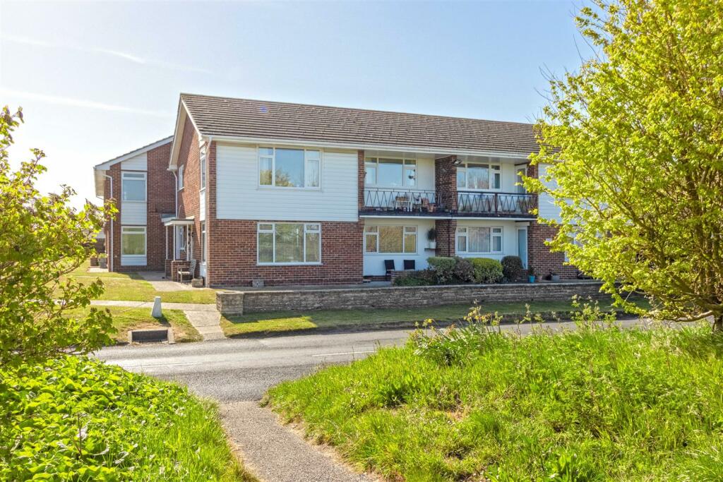 2 bedroom flat for sale in Sea Lane, Ferring, BN12
