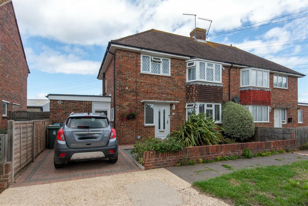 3 bedroom semidetached house for sale in Meadow Way, Ferring, BN12