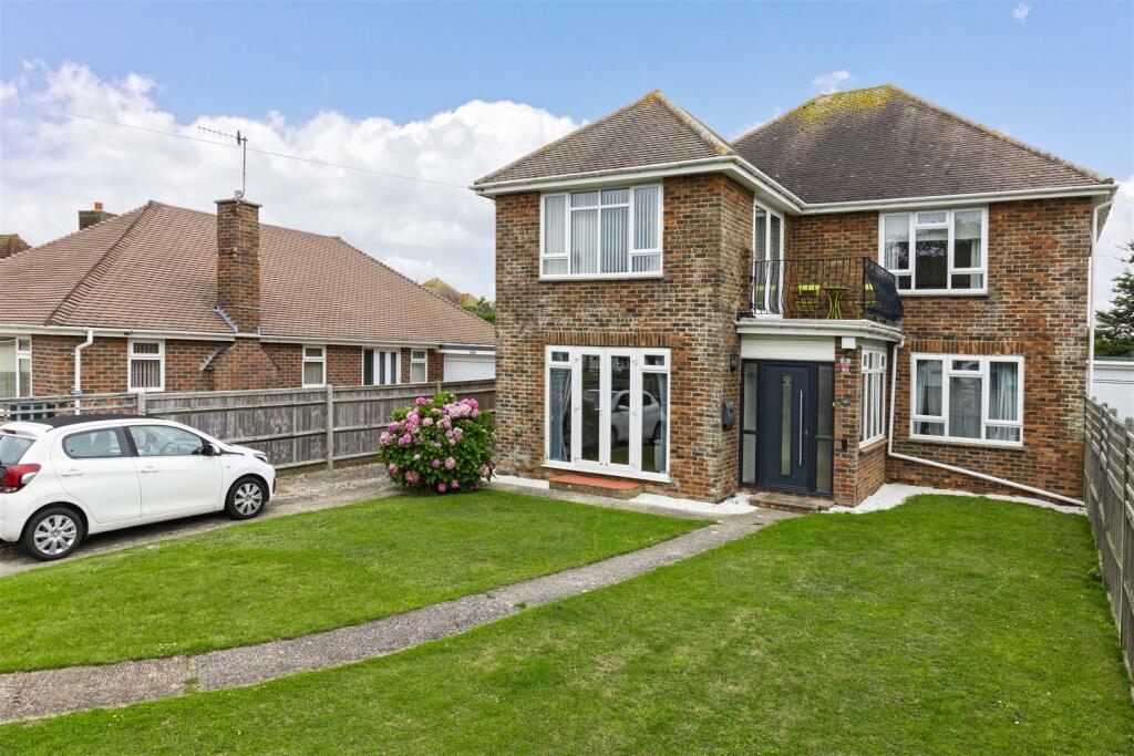 2 bedroom flat for sale in Alinora Crescent, GoringBySea, BN12