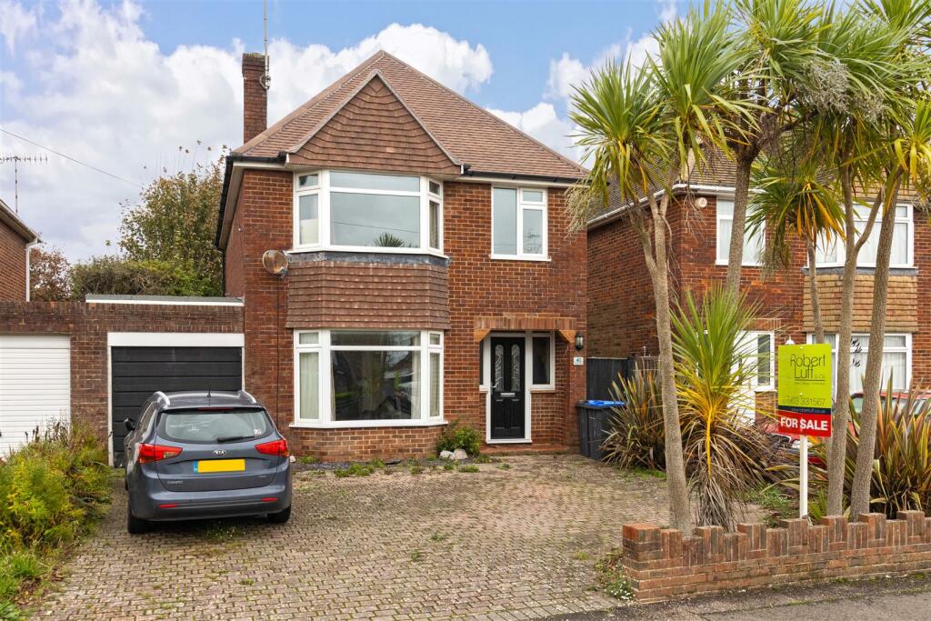 3 bedroom detached house for sale in Raleigh Crescent, Goring-By-Sea, Worthing, BN12