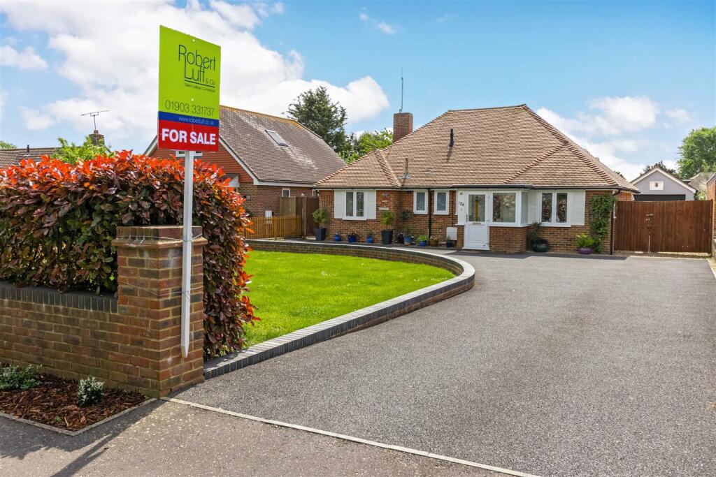 3 bedroom detached bungalow for sale in Littlehampton Road, Ferring, BN12