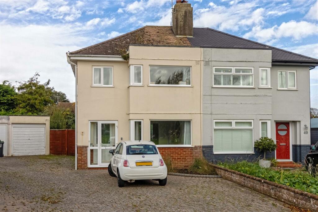 3 bedroom semidetached house for sale in Mersham Gardens, GoringBy