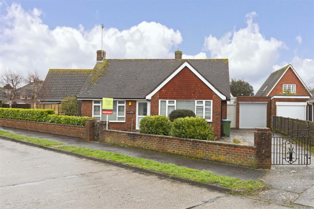 2 bedroom detached bungalow for sale in Parry Drive, Rustington