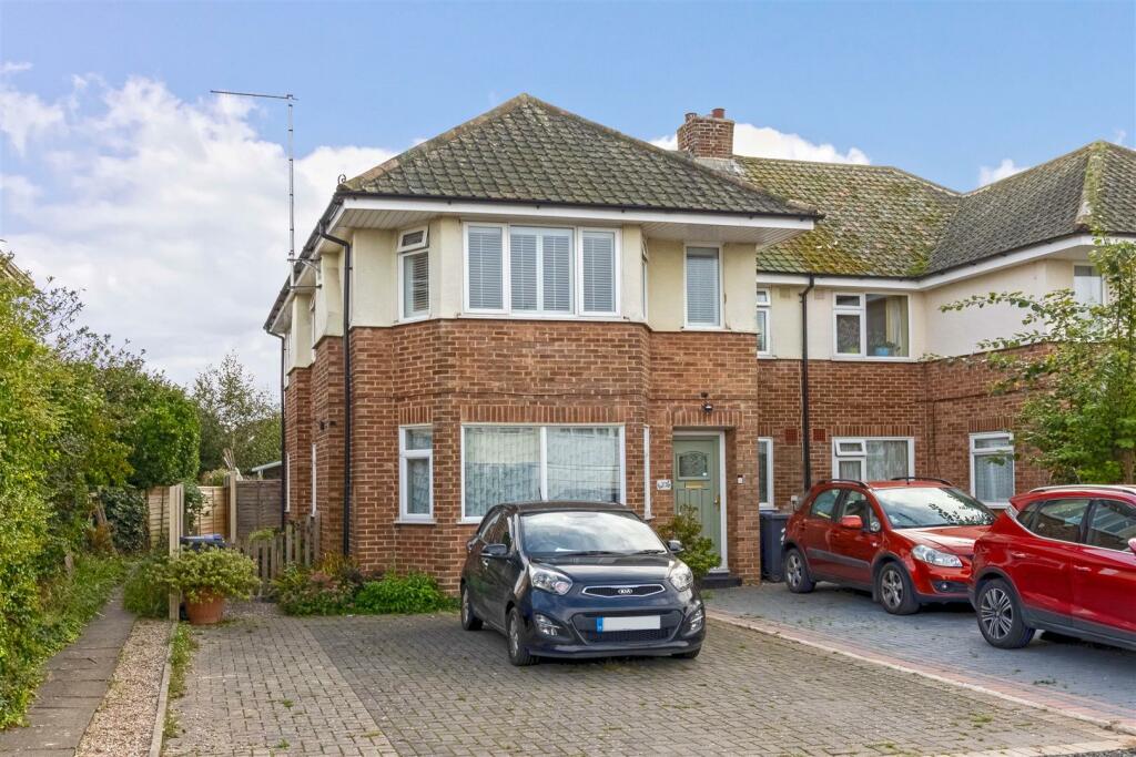 2 bedroom flat for sale in Ardingly Drive, GoringbySea, Worthing, BN12