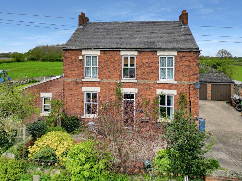 4 bedroom detached house for sale in Hawkehouse Green, Moss, DN6