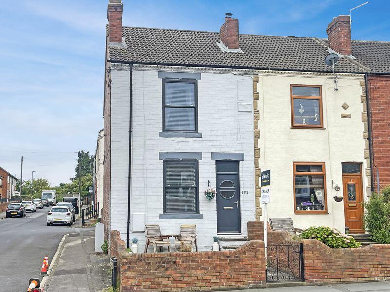 2 bedroom end of terrace house for sale in Featherstone Lane