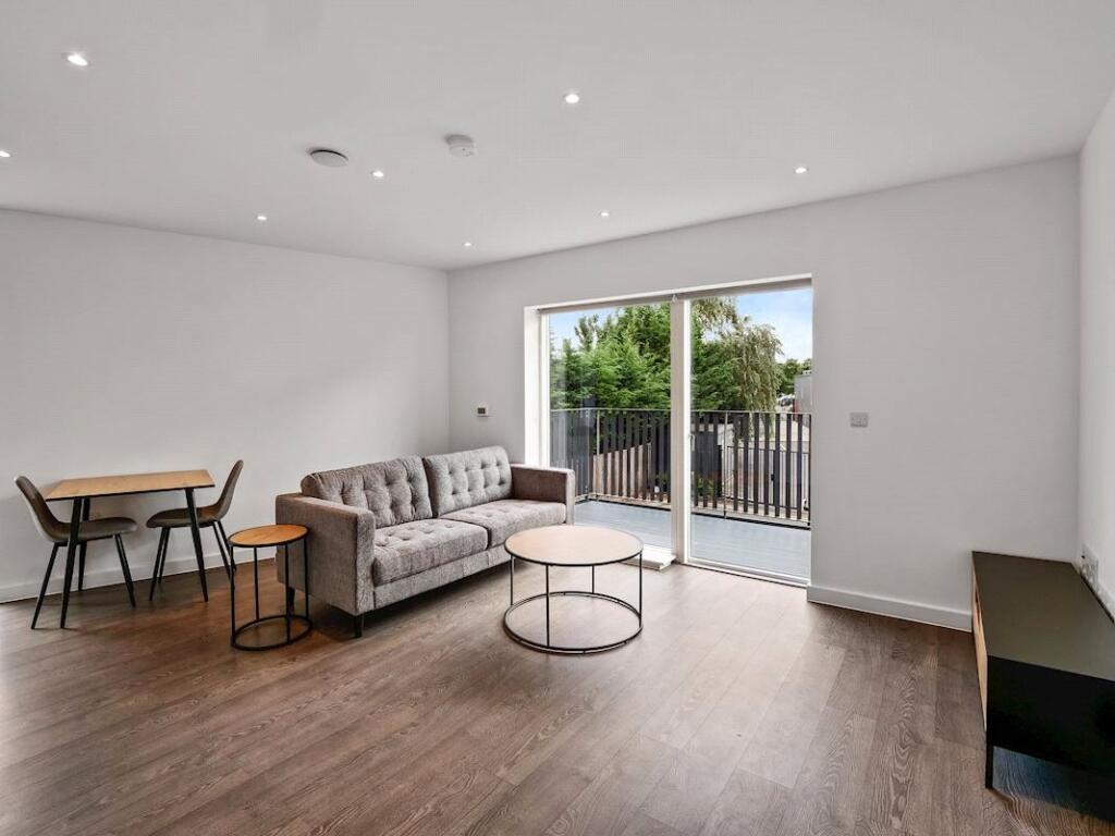 Main image of property: 469 Purley Way, Croydon, London, CR0
