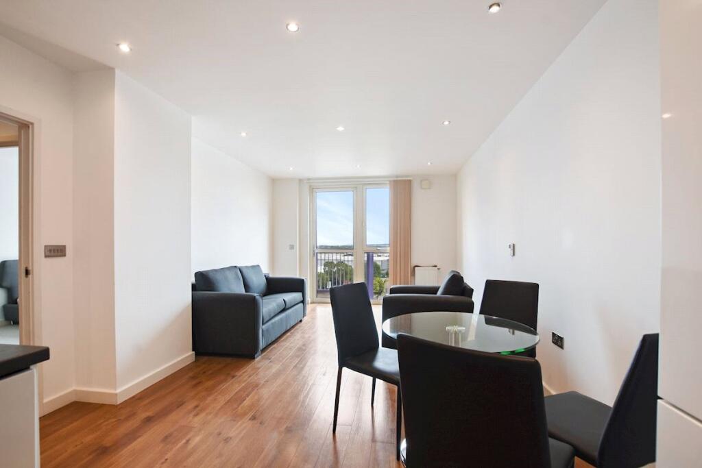 Main image of property: 172 High Street, London, E15