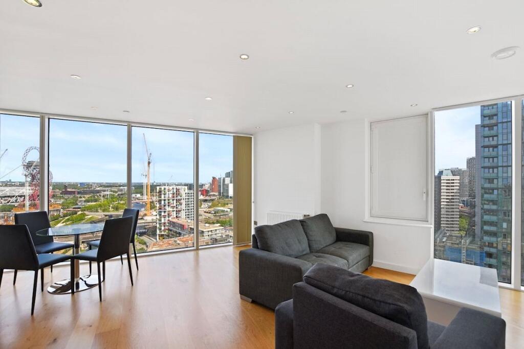 Main image of property: 158 High Street, London, E15