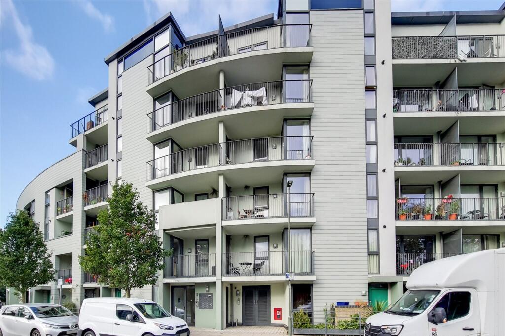 Main image of property: 11 Heybourne Crescent, London, NW9