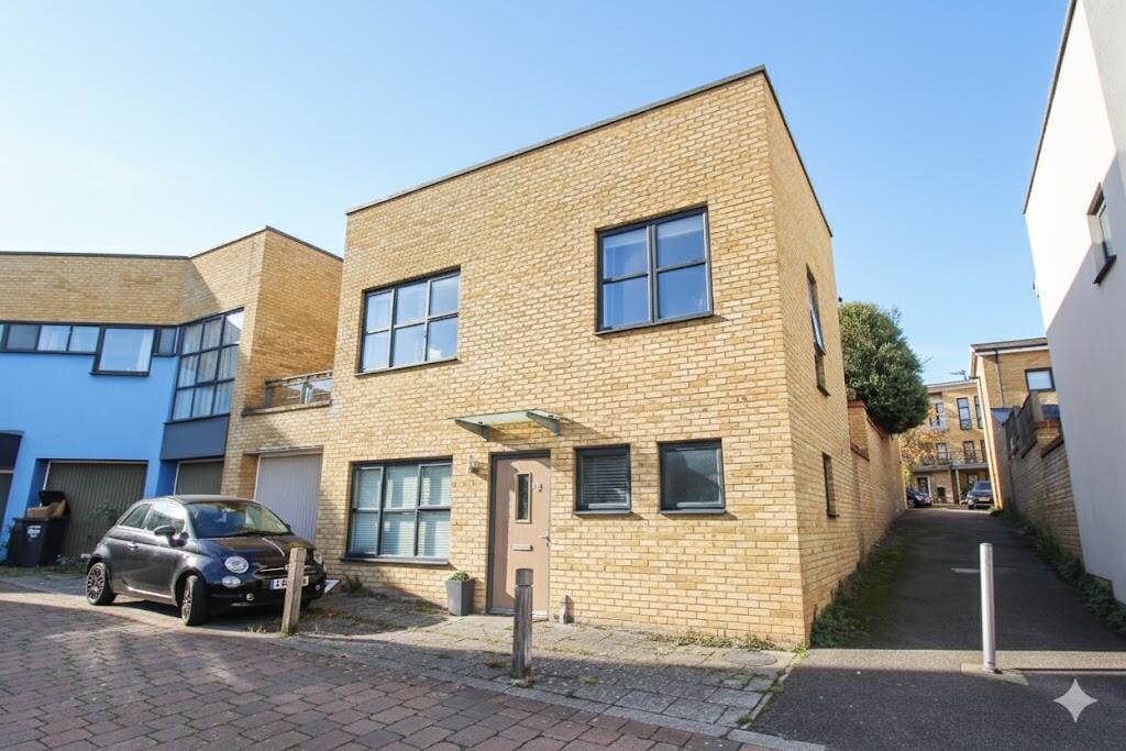 Main image of property: Courtyard Mews, Greenhithe