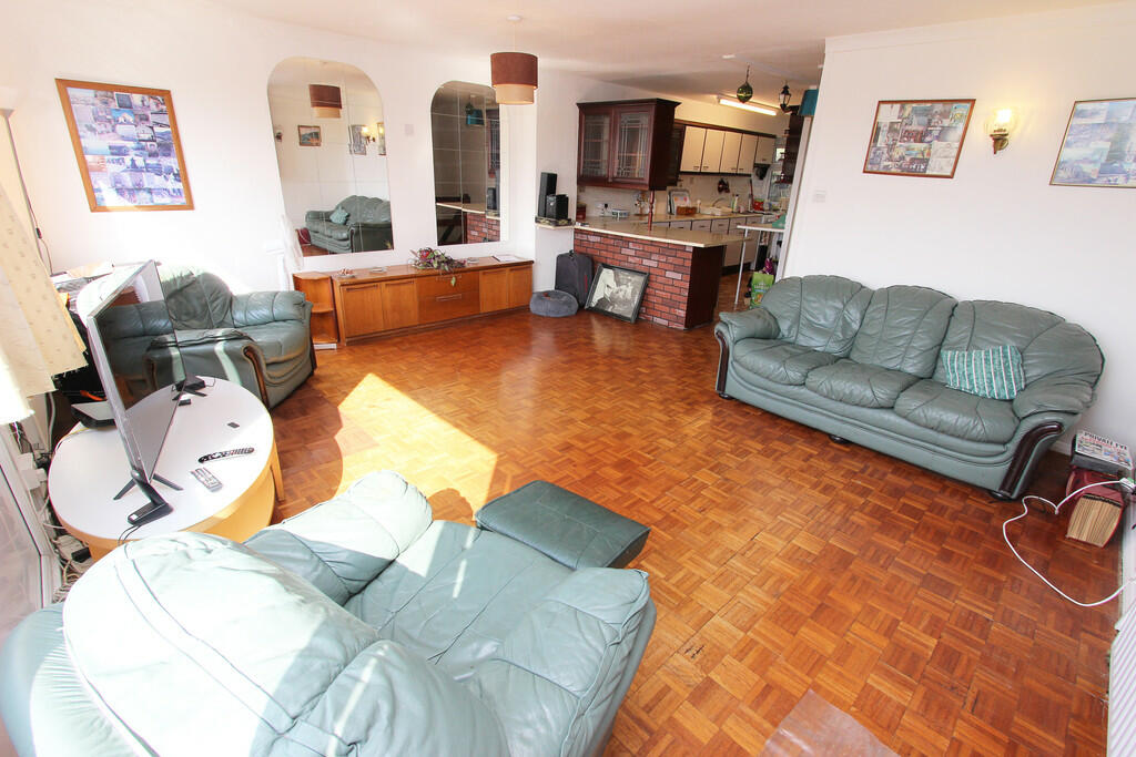 3 bedroom town house for sale in Darenth Road, Darenth, DA1