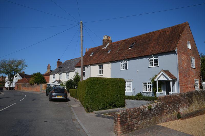 3 bedroom cottage for rent in Bridge Street, Titchfield Village