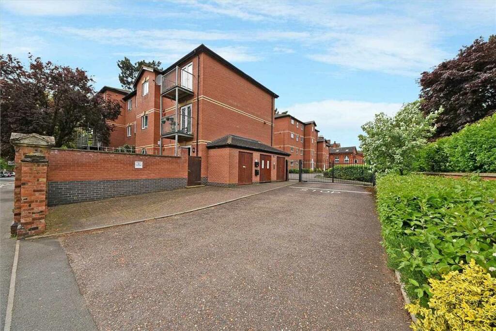 Main image of property: The Pines, Midland Road, Wellingborough, NN8 1NF