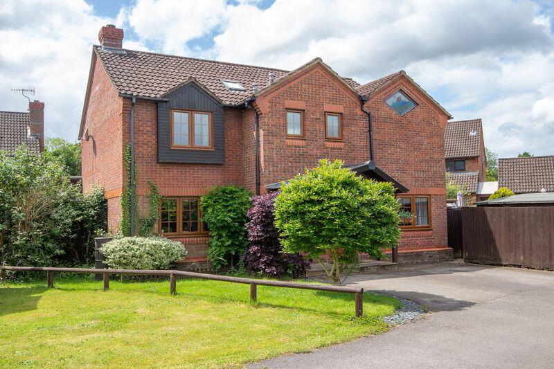 4 bedroom detached house for sale in Ashurst Bridge, SO40