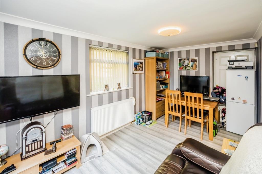 2 bedroom bungalow for sale in The Green, Ossett, WF5