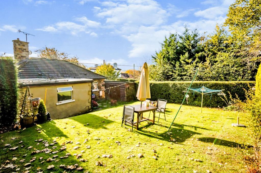 2 bedroom bungalow for sale in The Green, Ossett, WF5