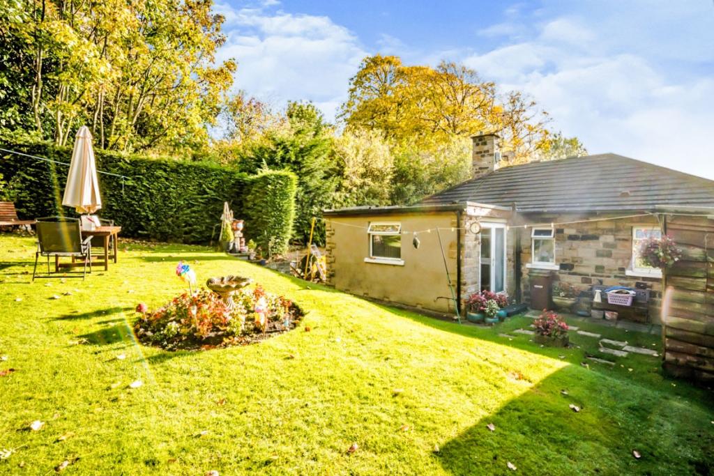 2 bedroom bungalow for sale in The Green, Ossett, WF5
