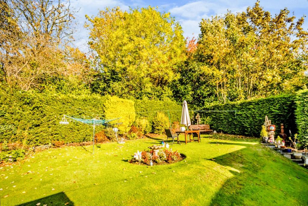 2 bedroom bungalow for sale in The Green, Ossett, WF5