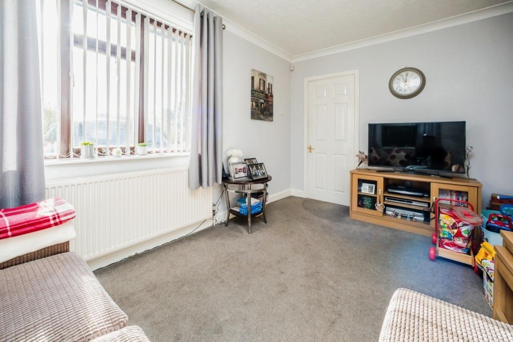 2 bedroom bungalow for sale in The Green, Ossett, WF5