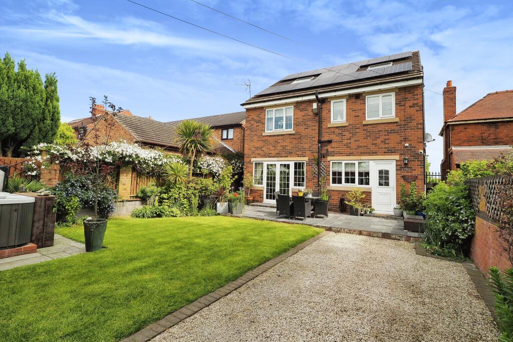 5 bedroom detached house for sale in Doncaster Road, Crofton, Wakefield, West Yorkshire, WF4