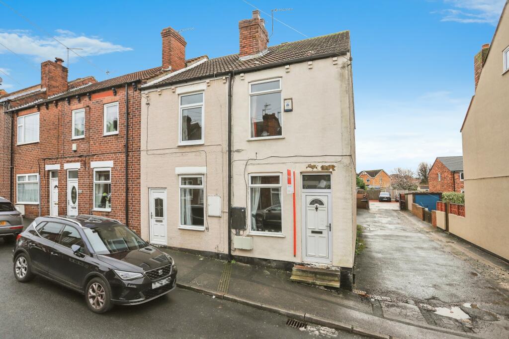 2 bedroom end of terrace house for sale in Dixon Street, Featherstone