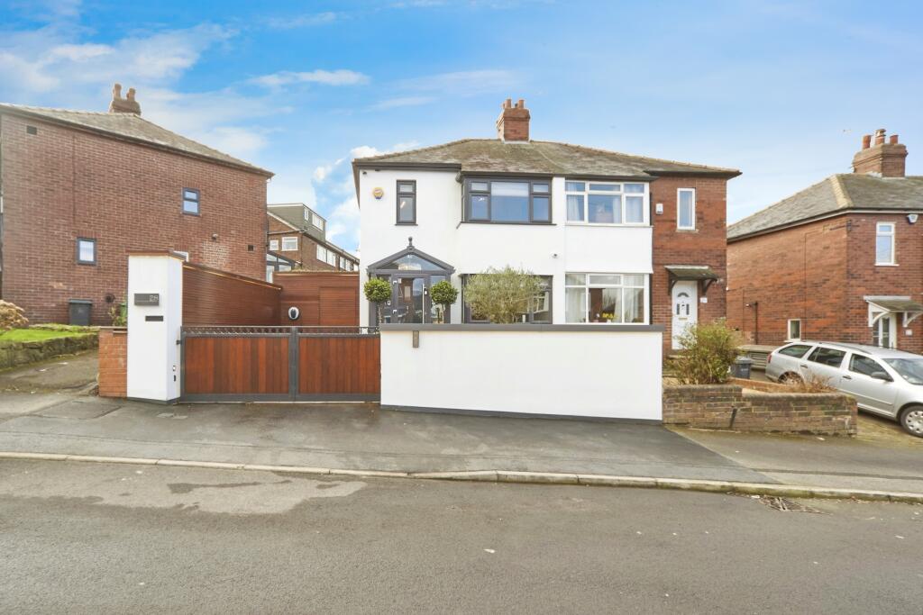 3 bedroom semidetached house for sale in Calverley Drive, Leeds, West