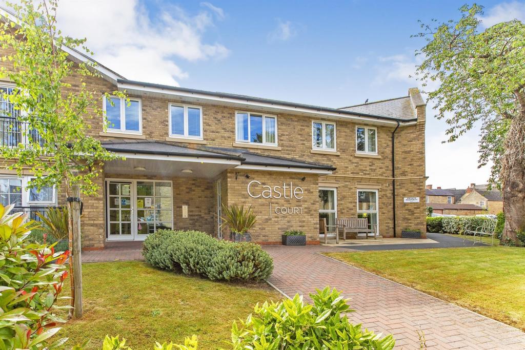 2 bedroom apartment for sale in Chancery Lane, Thrapston, Kettering, NN14