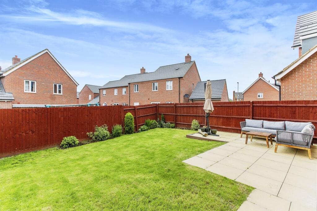 4 bedroom detached house for sale in Junction Way, Thrapston, Kettering