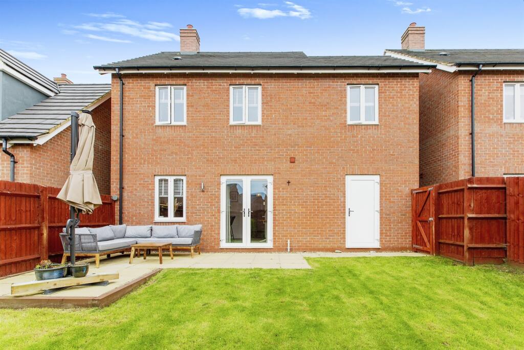 4 bedroom detached house for sale in Junction Way, Thrapston, Kettering