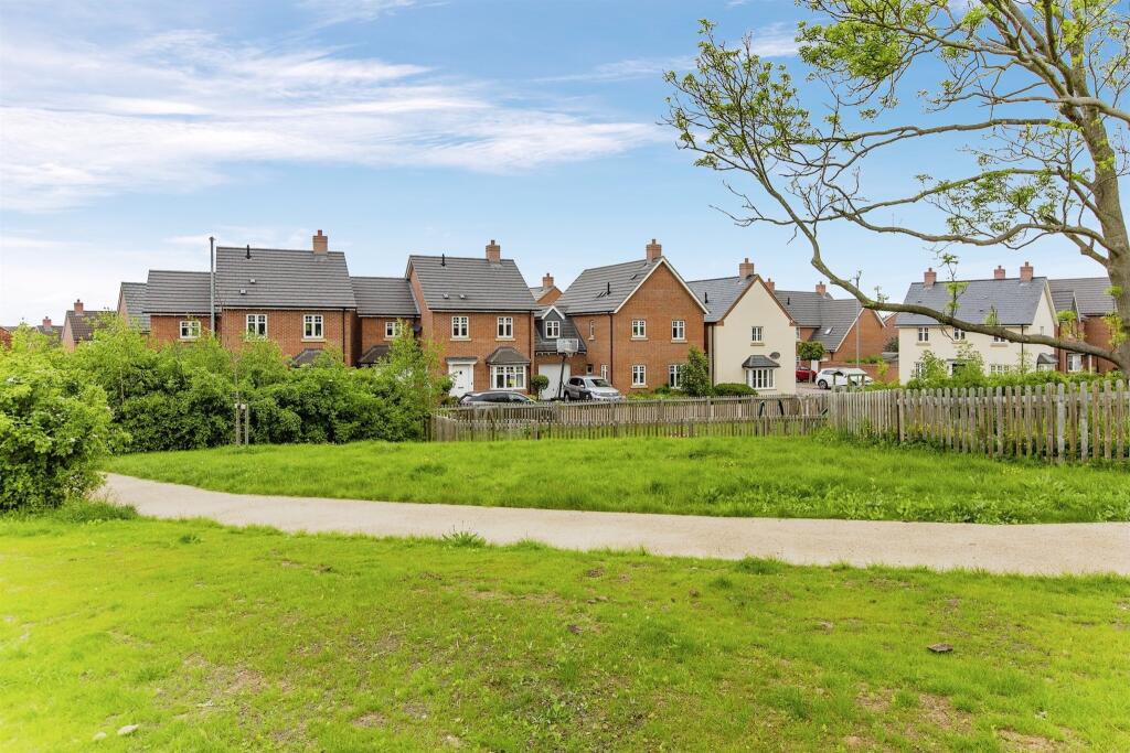 4 bedroom detached house for sale in Junction Way, Thrapston, Kettering