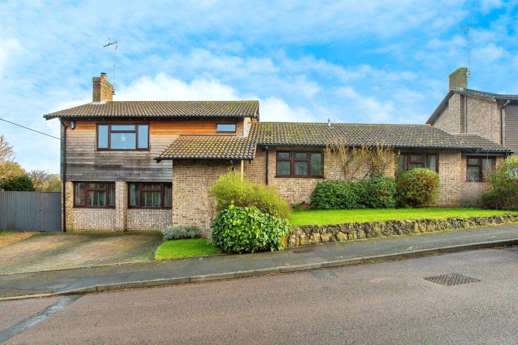 4 bedroom detached house for sale in Spinney Rise, Denford, Kettering, NN14