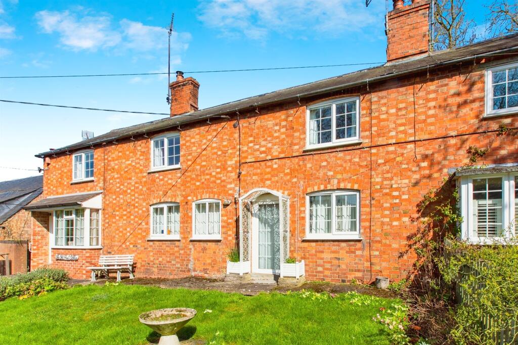 5 bedroom semidetached house for sale in Church Street, Hargrave