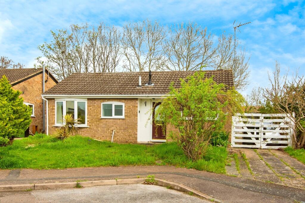 2 bedroom detached bungalow for sale in Welland Close, Raunds