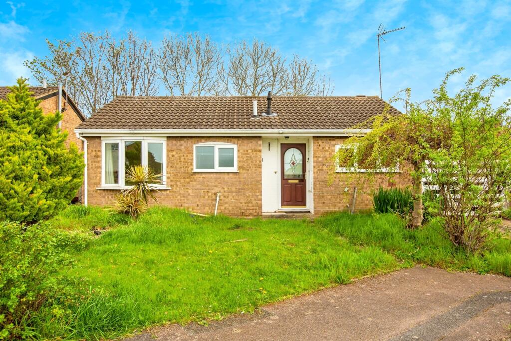2 bedroom detached bungalow for sale in Welland Close, Raunds