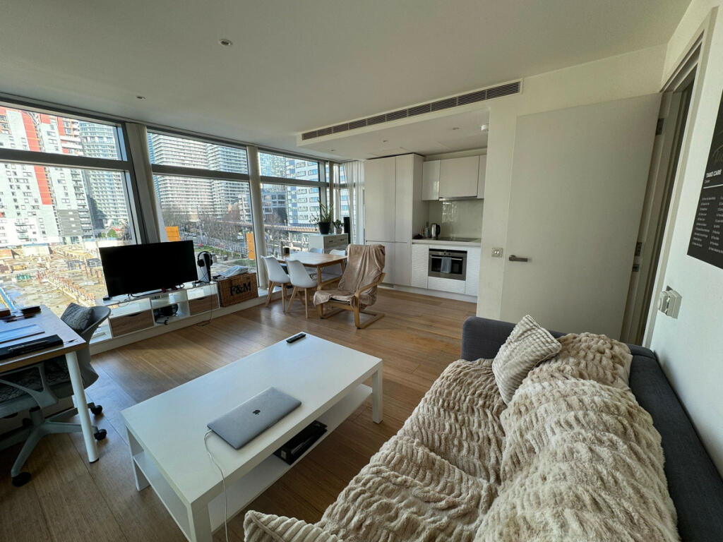 1 bedroom flat for rent in Pan Peninsula, London, E14