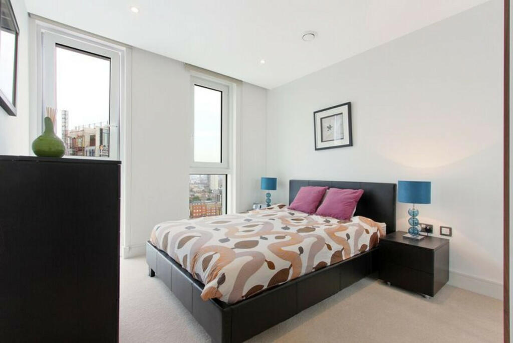 2 bedroom flat for rent in Altitude Point, London, E1