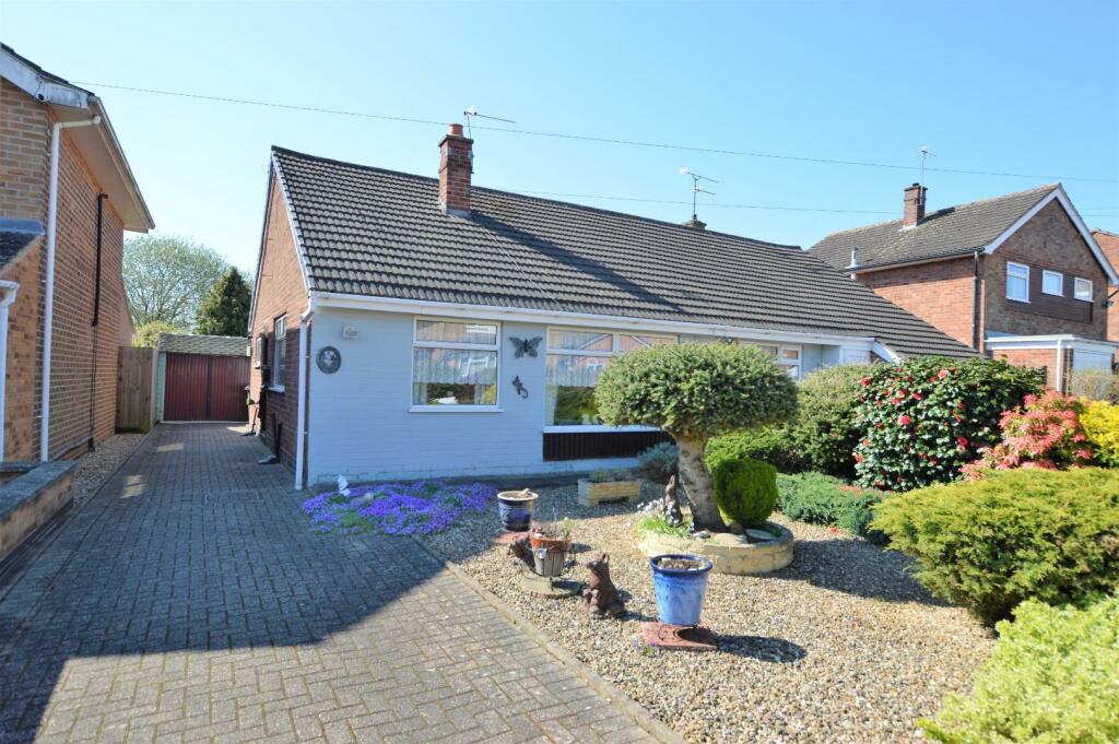2 bedroom semidetached bungalow for sale in Homestead Drive, Wigston, LE18