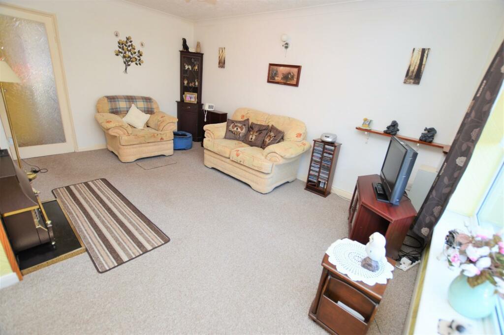 2 bedroom semidetached bungalow for sale in Homestead Drive, Wigston, LE18