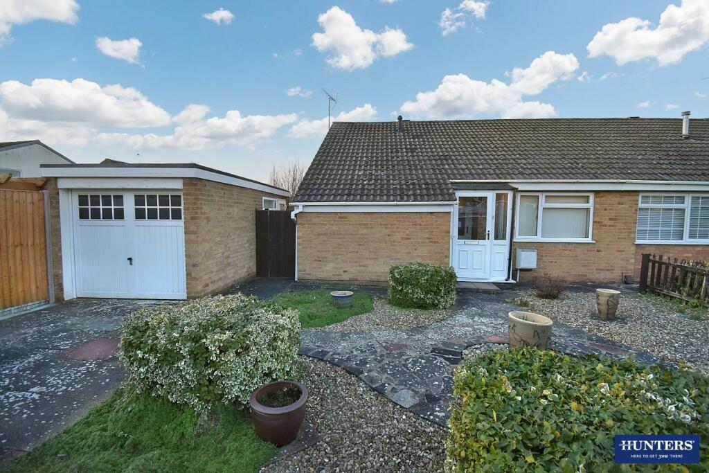 3 bedroom semidetached bungalow for sale in Freshwater Close, Wigston, LE18