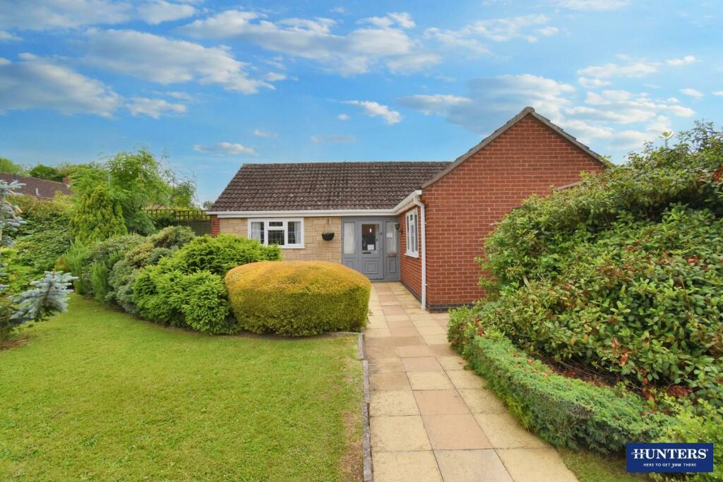 3 bedroom detached bungalow for sale in Cottesmore Avenue, Oadby