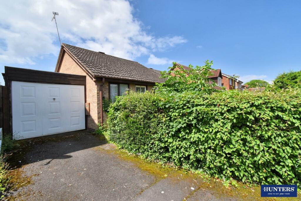2 bedroom semidetached bungalow for sale in Best Close, Wigston, LE18